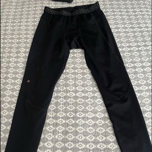 Under Armour Heat Gear Compression Pants Powered by Celliant.  Size M - Black